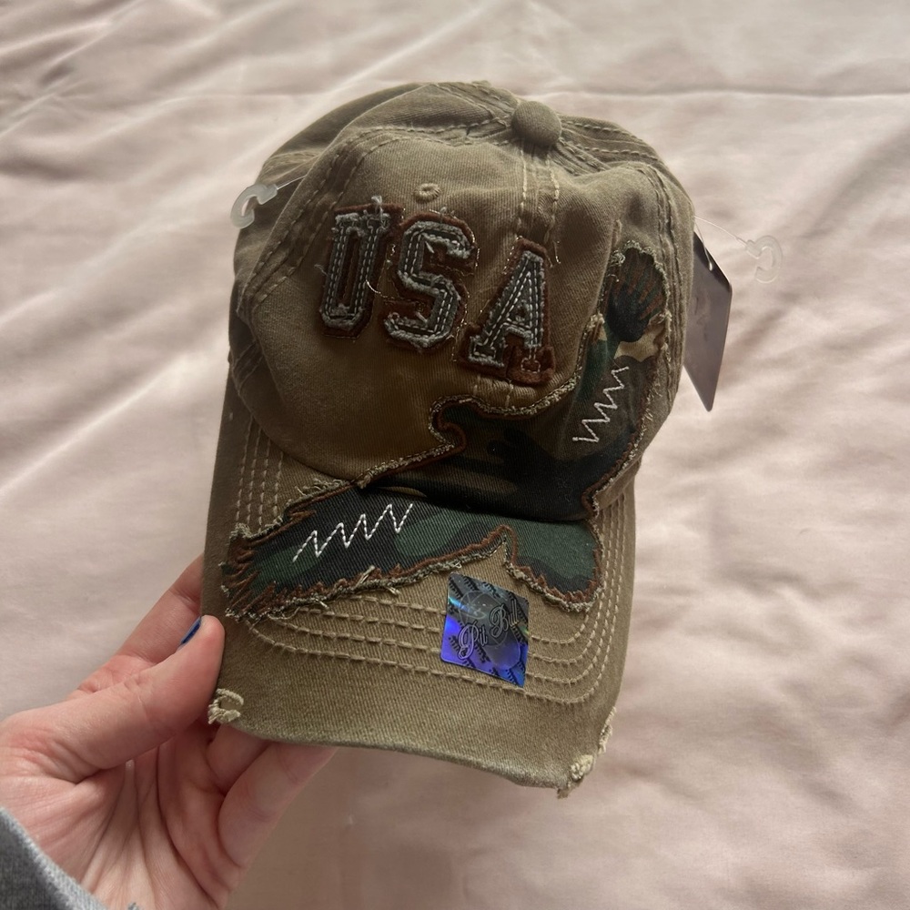 NWT Women’s USA Distressed Camo Eagle Cap